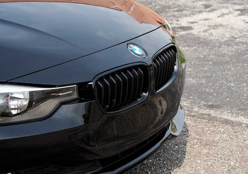 Riñoneras negro brillo ///M Performance para BMW F30 F31. Original BMW