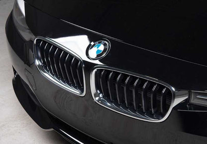 Rejilla decorativa delantera izquierda Sport Line OEM 51137260497 para BMW Serie 3 F30, F31, F30 LCI, F31 LCI. Original BMW.