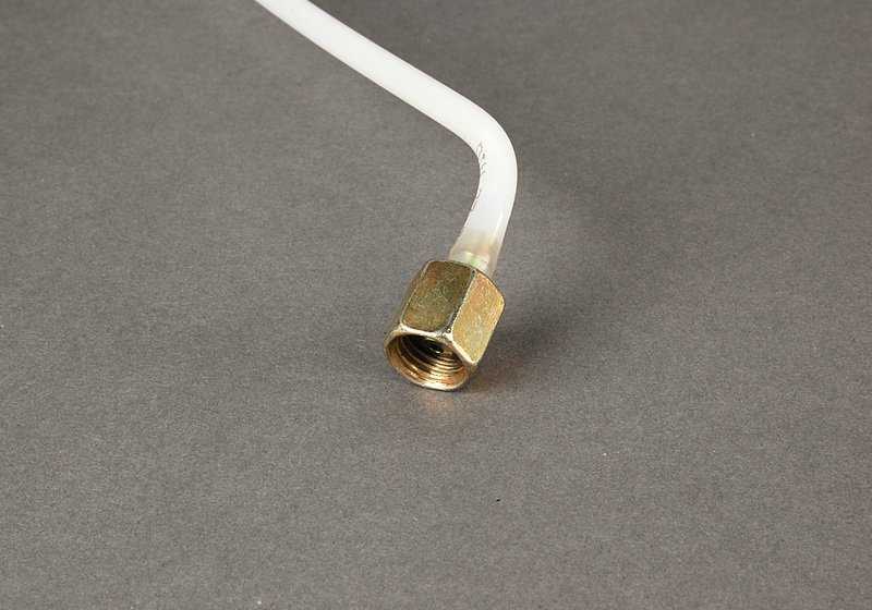 Tubo inyector cilindro 2 OEM 13531262294 para BMW E21 318i y 320i con motor M10. Recambio original BMW.