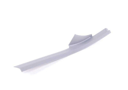Embellecedor entrada puerta trasera izquierda OEM 51478174515 para BMW E38. Color gris. Pieza original BMW.