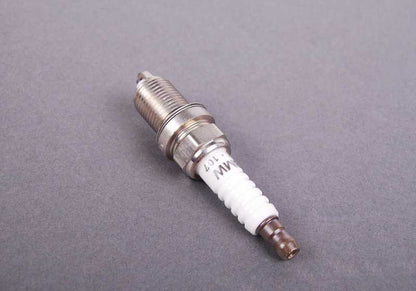 Bujía OEM 12129063428 para BMW E36, E34, E39, E32, E38, E31, Z3. Original BMW.