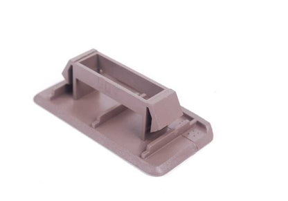 Tapa embellecedora base del asiento OEM 52108130793 para BMW E36. Pieza original BMW. Ideal para cubrir y proteger la estructura del asiento delantero.