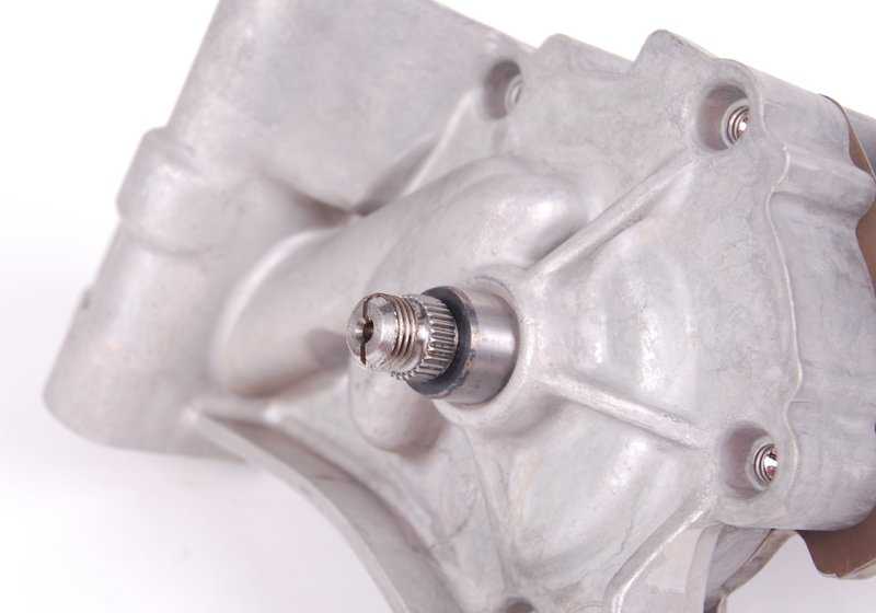 Bomba de aceite OEM 11411286493 para BMW E21, E28, E30. Compatible con motores M10 en versiones manuales y automáticas. Original BMW.