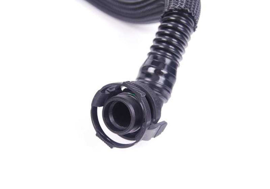Tubo de ventilación motor OEM 11157575640 para BMW F07, F10, F11, F12, F13, F01, F02, F04, E70, E71, E72. Compatible con motores N63. Original BMW.