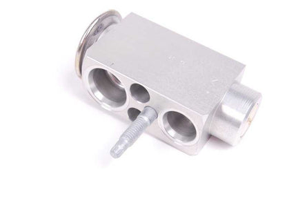 Válvula de expansión OEM 64503452759 para BMW E46 y MINI R55, R56, R57, R58, R59, R60, R61, E83. Compatible con modelos gasolina y diésel. Original BMW y MINI.