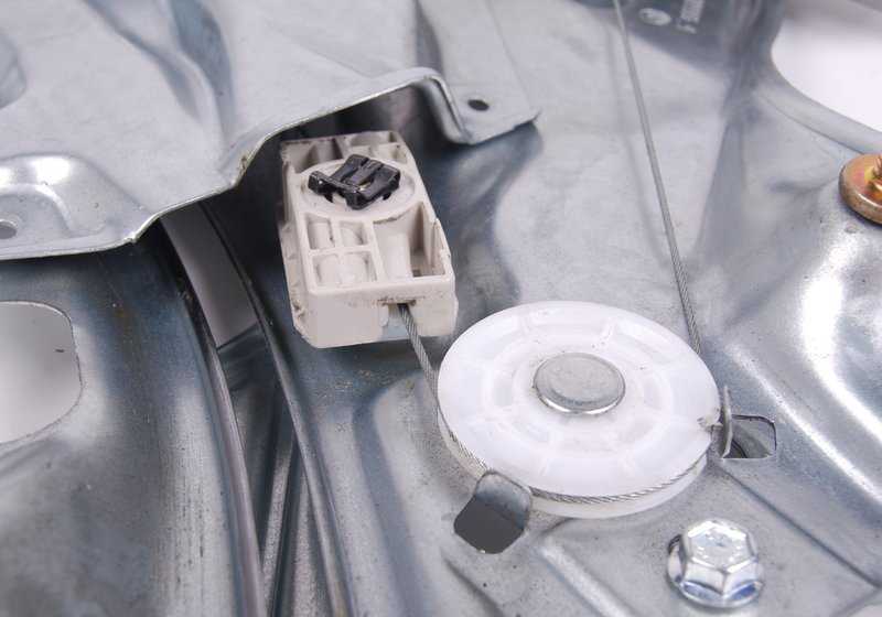 Elevalunas trasero izquierdo con motor OEM 51378119081 para BMW E36. Original BMW.