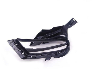 Soporte izquierdo rejilla entrada de aire OEM 51118050623 para BMW E92, E93. Original BMW.