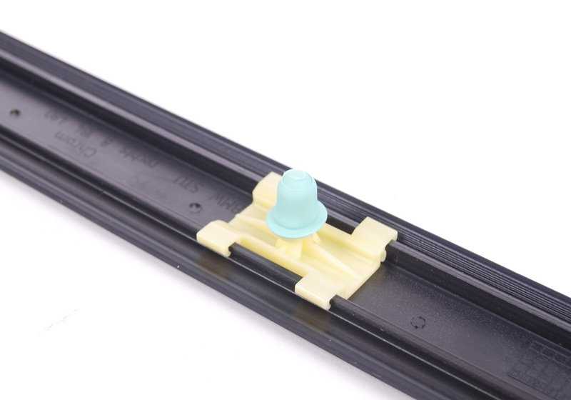 Moldura lateral puerta trasera derecha OEM 51138184480 para BMW E39. Original BMW.