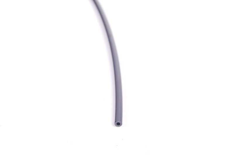 Mangueira de vácuo OEM 64111368684 para BMW E30. Compatível com modelos 316i com motor M40 (manual e automático). BMW original.