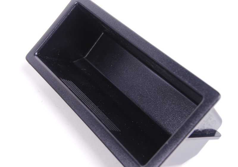 Encaixe antifumo para BMW X5 E70, E70N, X6 E71, E72 (OEM 51166954946). BMW original