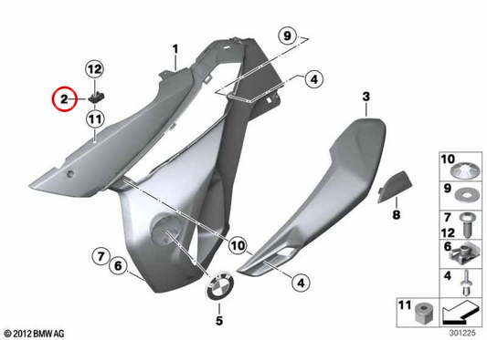 Support droit de pare-brise OEM 46637701956 pour motos BMW F650GS, F800GS. BMW Motorrad d’origine