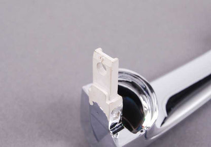 Maneta exterior cromada derecha OEM 51217002270 para BMW E46. Recambio original BMW.