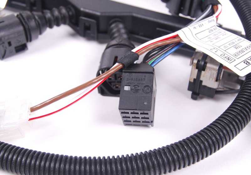 OEM 12517831537 Cablaggio del motore di accensione per BMW E46 M3 (BL91, BL92, BL93, BR91, BR92, BR93, BL95, BL96). Compatibile con il motore S54. BMW originale.