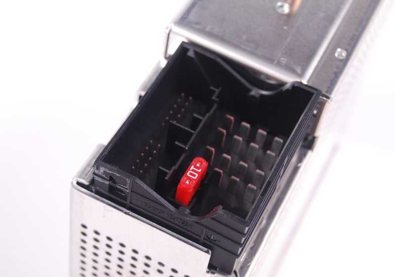 Radio BMW Business CD OEM 65126988275 para BMW E46, E39, E53. Original BMW.