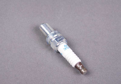 Bujía de encendido OEM 12129069048 para BMW E36. Original BMW.
