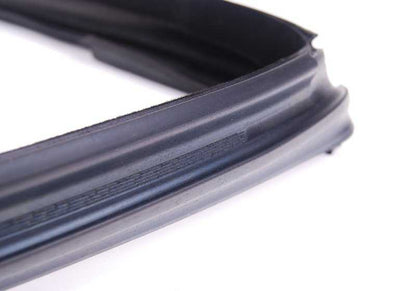 Guía de cristal puerta delantera derecha OEM 51328226874 para BMW E39. Original BMW.