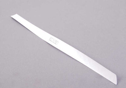 Franja decorativa delantera central para BMW Serie 3 E30 (OEM 51111966303). Original BMW