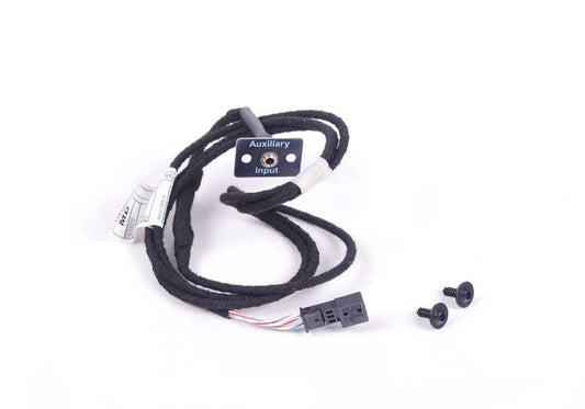 Jack Entrée auxiliaire 3,5 mm pour BMW E46, E39, E53. OEM 65120153503. Il permet aux lecteurs MP3, CD ou externes d'être connectés à partir du compartiment à gants. BMW d'origine.