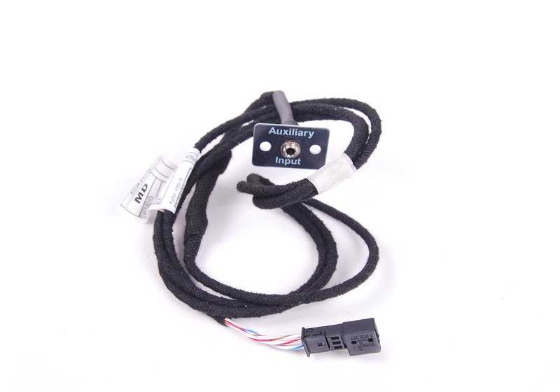 Jack Ausiliare Ingresso 3,5 mm per BMW E46, E39, E53. OEM 65120153503. Permette ai lettori MP3, CD o esterni di essere collegati dal compartimento del guanto. BMW originale.