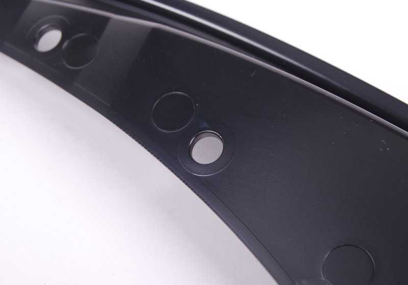 Tapa interior paso de rueda trasero derecho OEM 51711961930 para BMW E30. Original BMW.