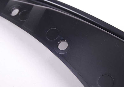 Tapa interior paso de rueda trasero derecho OEM 51711961930 para BMW E30. Original BMW.