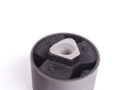 Silentblocks de goma OEM 31129058818 para BMW E28 520i, 524d, 524 TD, 525e. Repuestos originales BMW. Ideal para soportes de suspensión o chasis delanteros.