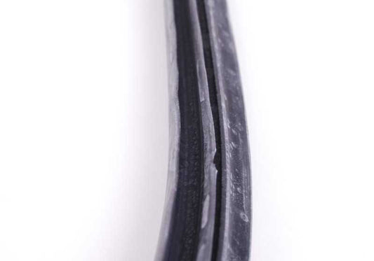 Vedação de janela dobrável esquerda OEM 51367441112 para BMW 114 (modelos: 1502, 1600, 1600ti, 1602, 2002, 2002ti, 2002tii, 2002 turbo, 2011, 2012, 2511, 2512, ST17, ST18, ST19). BMW genuíno.
