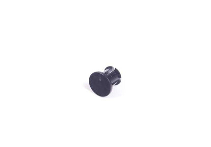 Clip de sujeción OEM 07146985596 para BMW X5 E70, E70N, F15. Pieza original BMW para fijación de embellecedores en los asientos traseros.