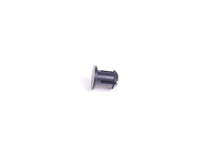 Clip de sujeción OEM 07146985596 para BMW X5 E70, E70N, F15. Pieza original BMW para fijación de embellecedores en los asientos traseros.