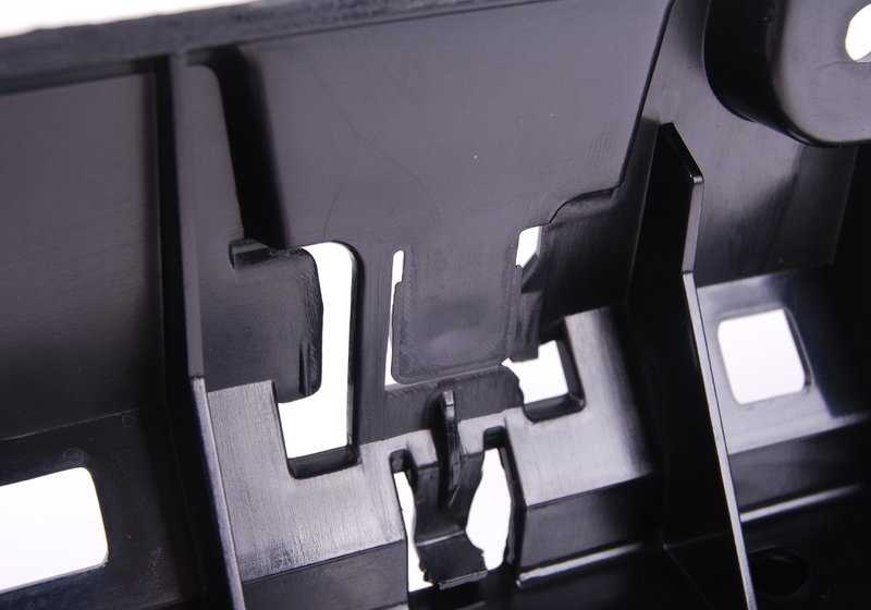 Central Support of the rear bumper OEM 51127226939 for BMW E70, E70N. Original BMW.