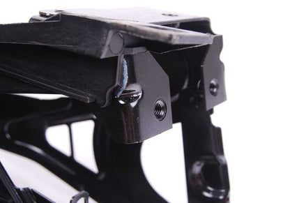 Soporte carrocería izquierdo OEM 51647200793 para BMW F10 (todos los modelos: 518d, 520d) con motores N47T y B47O. Apto para versiones manual y automático. Original BMW.