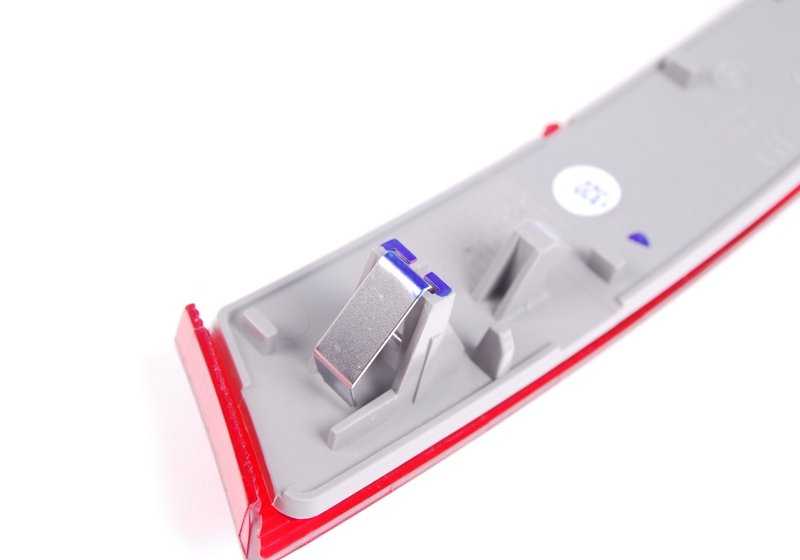 Catadióptrico trasero izquierdo OEM 63147217315 para BMW X3 F25 {sDrive18d, sDrive20i}. Original BMW.