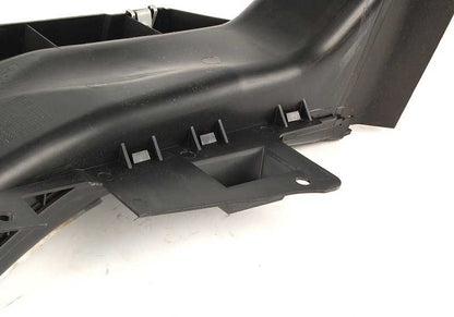 Conducto de aire freno delantero derecho OEM 51718197928 para BMW E46 316i. Compatible con versiones manuales y automáticas. Original BMW.