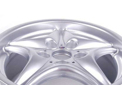 Llanta de aleación original BMW M Roadstar Classic Styling 40 17" para BMW E36, Z3. OEM 36112228050. Diseño deportivo en plata. Compatible con sensores RDC. Original BMW.