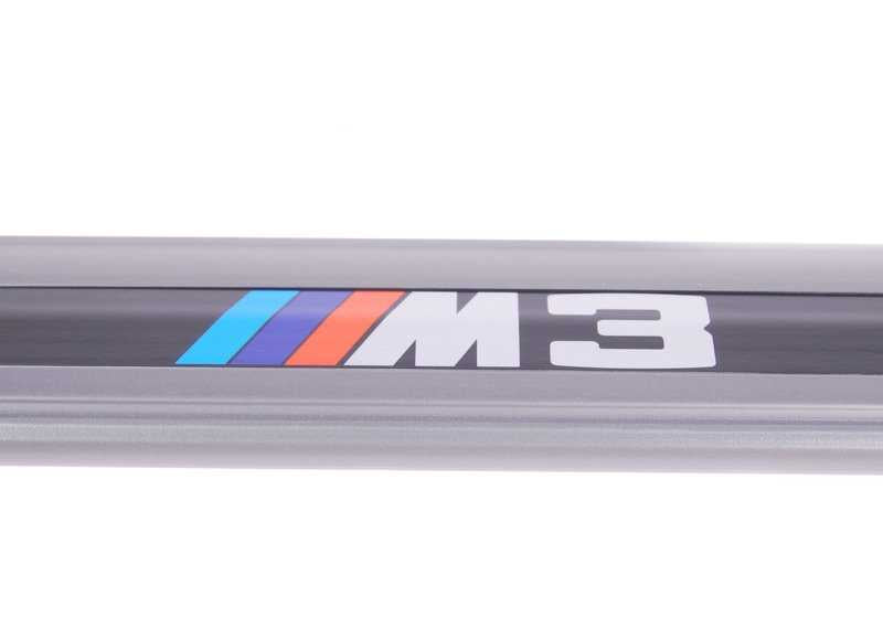 Embellecedor de estribera M Sport OEM 51472230605 para BMW E30. Original BMW.