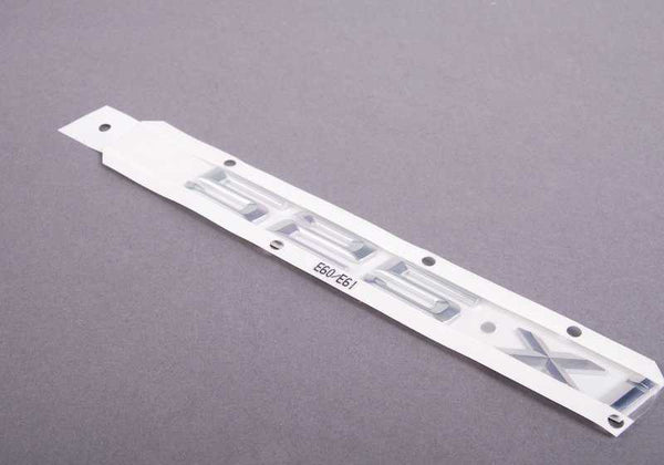 Emblema para BMW E60, E60N, E61, E61N (OEM 51147066926). Original BMW.
