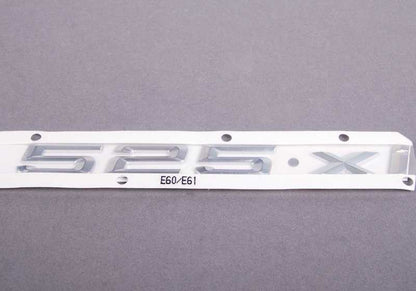 Emblema para BMW E60, E60N, E61, E61N (OEM 51147066926). Original BMW.