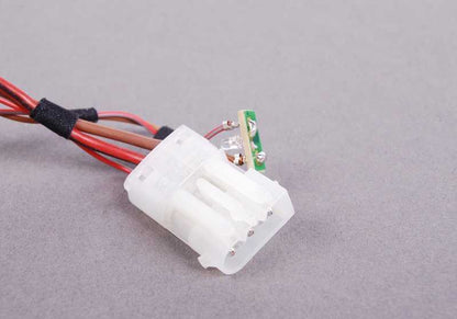 Toma de mechero / enchufe 12V OEM 61346977682 para BMW E71, E72, E85, E86. Original BMW.
