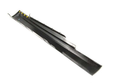 Moldura talonera izquierda imprimada OEM 51778045421 para BMW E92, E93. Recambio original BMW.