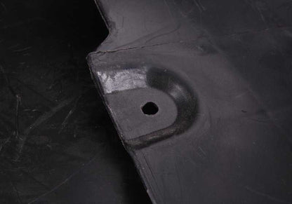 Cubierta paso de rueda delantera izquierda OEM 51717136679 para BMW E65 y E66. Recambio original BMW.