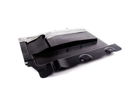 Cubierta inferior con conducto de aire OEM 51753423696 para BMW X3 E83 2.0i, 2.5si, 3.0si (2006–2010). Compatible con transmisión manual y automática. Original BMW.