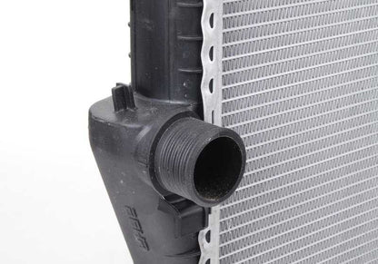 Radiateur de réfrigérant OEM 17111702969 pour BMW E39, E38. BMW d'origine.