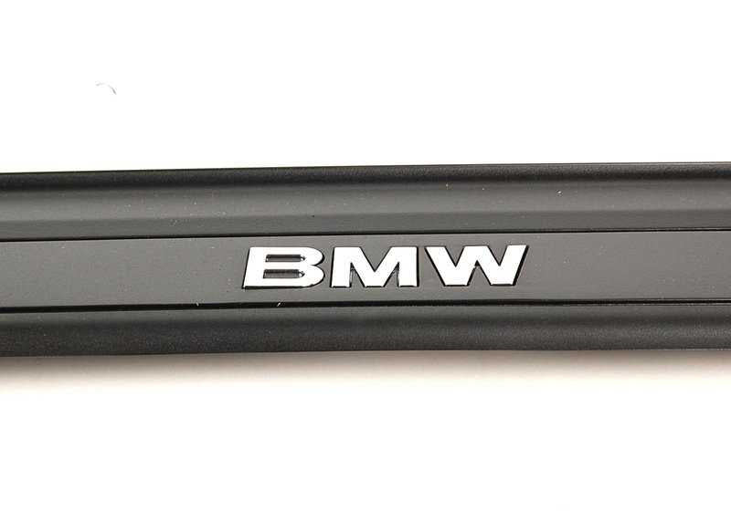 Embellecedor entrada puerta delantera derecha OEM 51477060280 para BMW Serie 3 E90, E90N, E91, E91N. Original BMW.