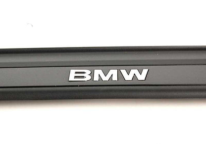 Embellecedor entrada puerta delantera derecha OEM 51477060280 para BMW Serie 3 E90, E90N, E91, E91N. Original BMW.