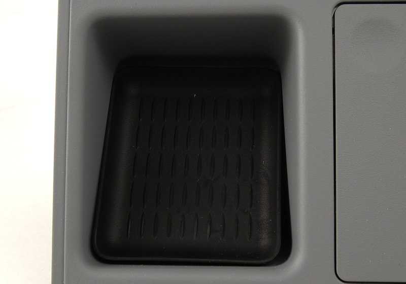 Bandeja de herramientas con compartimento para monedas OEM 51168248505 para BMW Serie 3 E46. Original BMW.