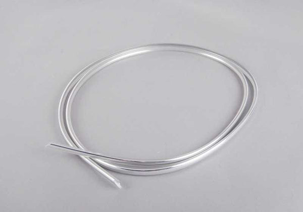 Moldura superior OEM 51311820622 para BMW E12, E28. Original BMW.