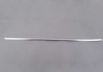 Couverture chromée droite OEM 51211944232 pour la série BMW 5 E34. Pièce BMW originale.