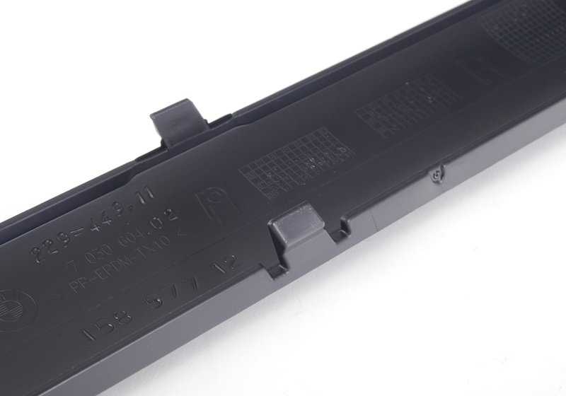 Moldura parachoques trasero derecho para BMW Serie 3 E46 (OEM 51127030604). Original BMW