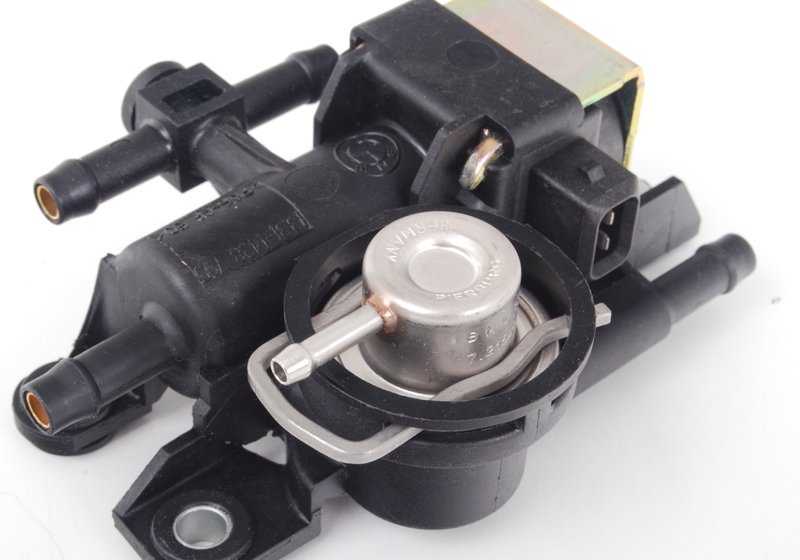 Válvula 3/2 vías OEM 13311438795 para BMW E46. Pieza del sistema de combustible (combustible/vacío). Original BMW.