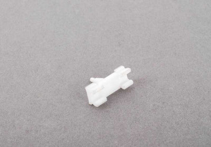 Clip sujeción OEM 51138157201 para BMW Serie 7 E38 725tds, 728i (todos los modelos y variantes). Original BMW.
